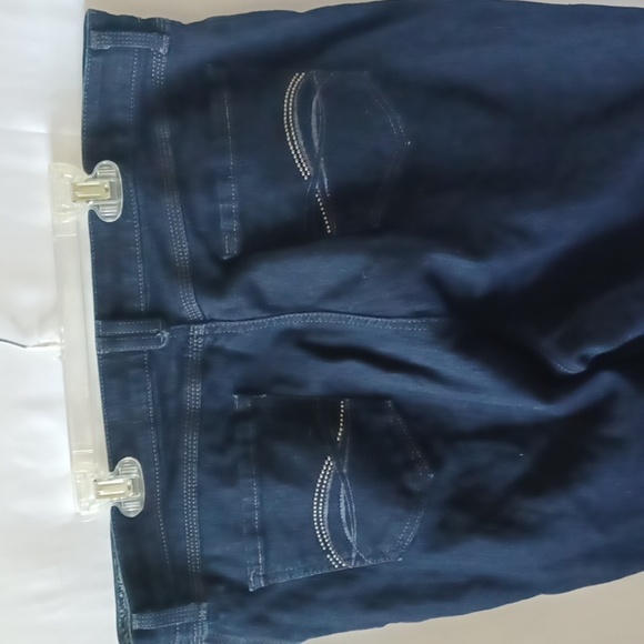 Gloria Vanderbilt crop jeans size 16, stretchy, 32" waist, 13" rise, 21" inseam - Picture 3 of 6